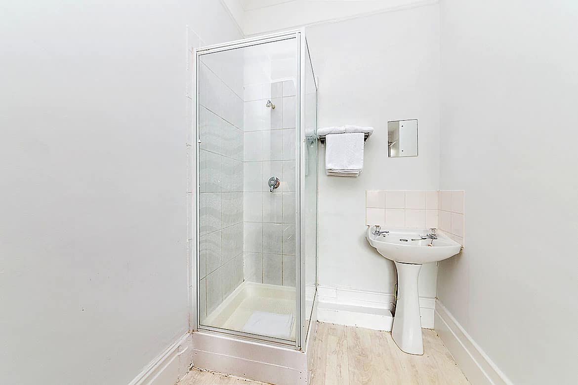 Double room with shower shared WC shower